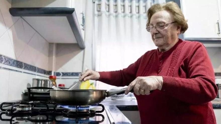 Las amas de casa ya pueden solicitar la nueva pensión de 500 euros: solo dos requisitos