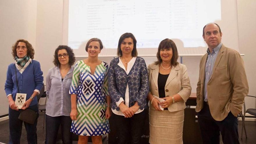 Por la izquierda, Covi Sánchez, Laura Pascua, Raquel Huergo, Montserrat López, Esther García y David Argüelles, ayer, en la presentación de la Feria del Libro de Gijón.