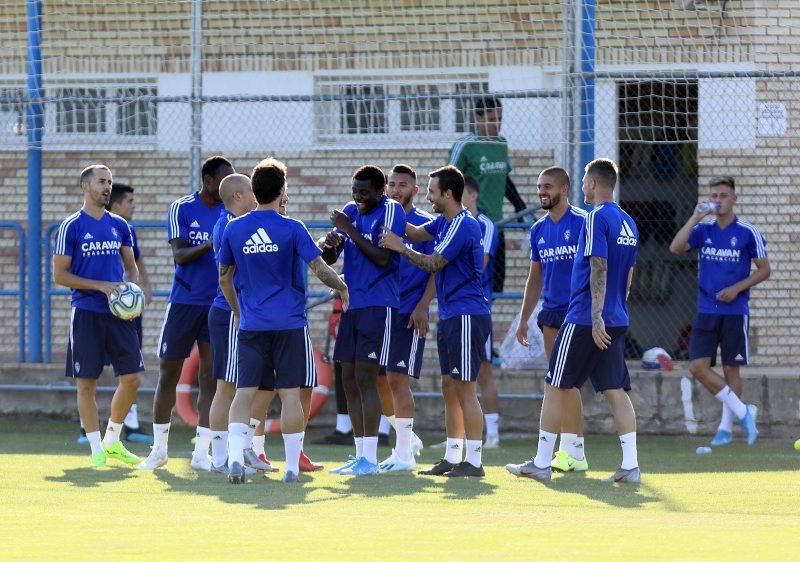 Entrenamiento del Real Zaragoza previo al partido de mañana