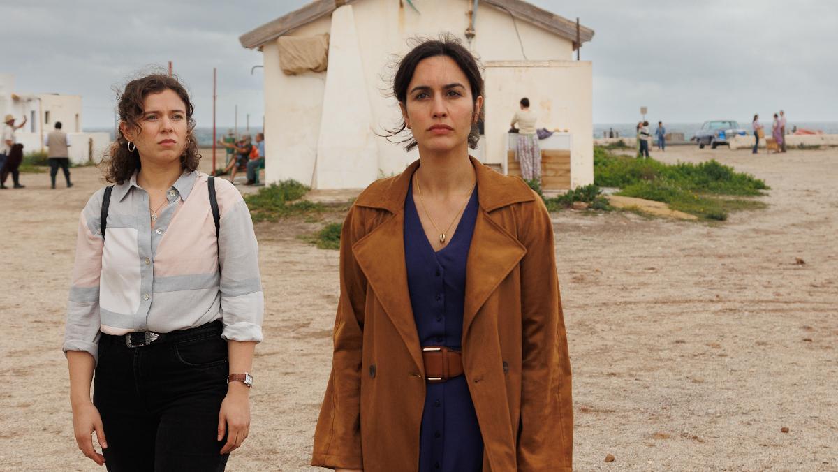 Clara Garrido y Megan Montaner, en la segunda temporada de 'Entre tierras'