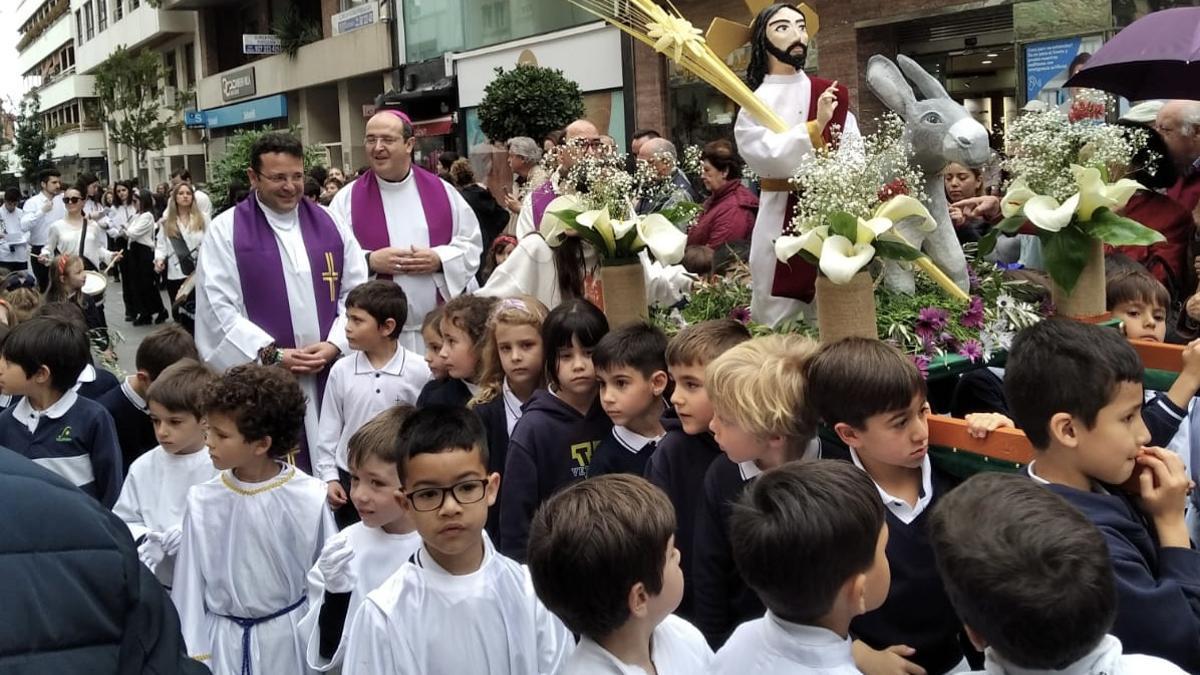 El paso de 'la burrina' de Las Carmelitas.