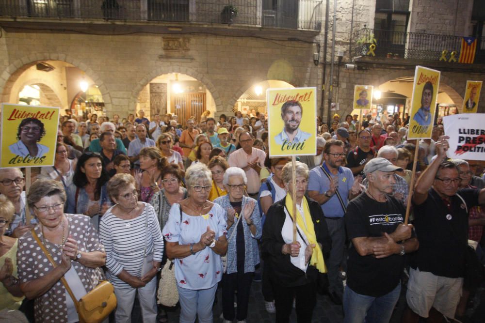 Cent dilluns reclamant la llibertat dels polítics presos a la plaça del Vi