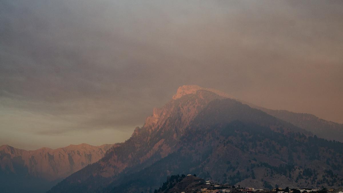 Una nueva medición eleva a 811 las hectáreas arrasadas por el volcán