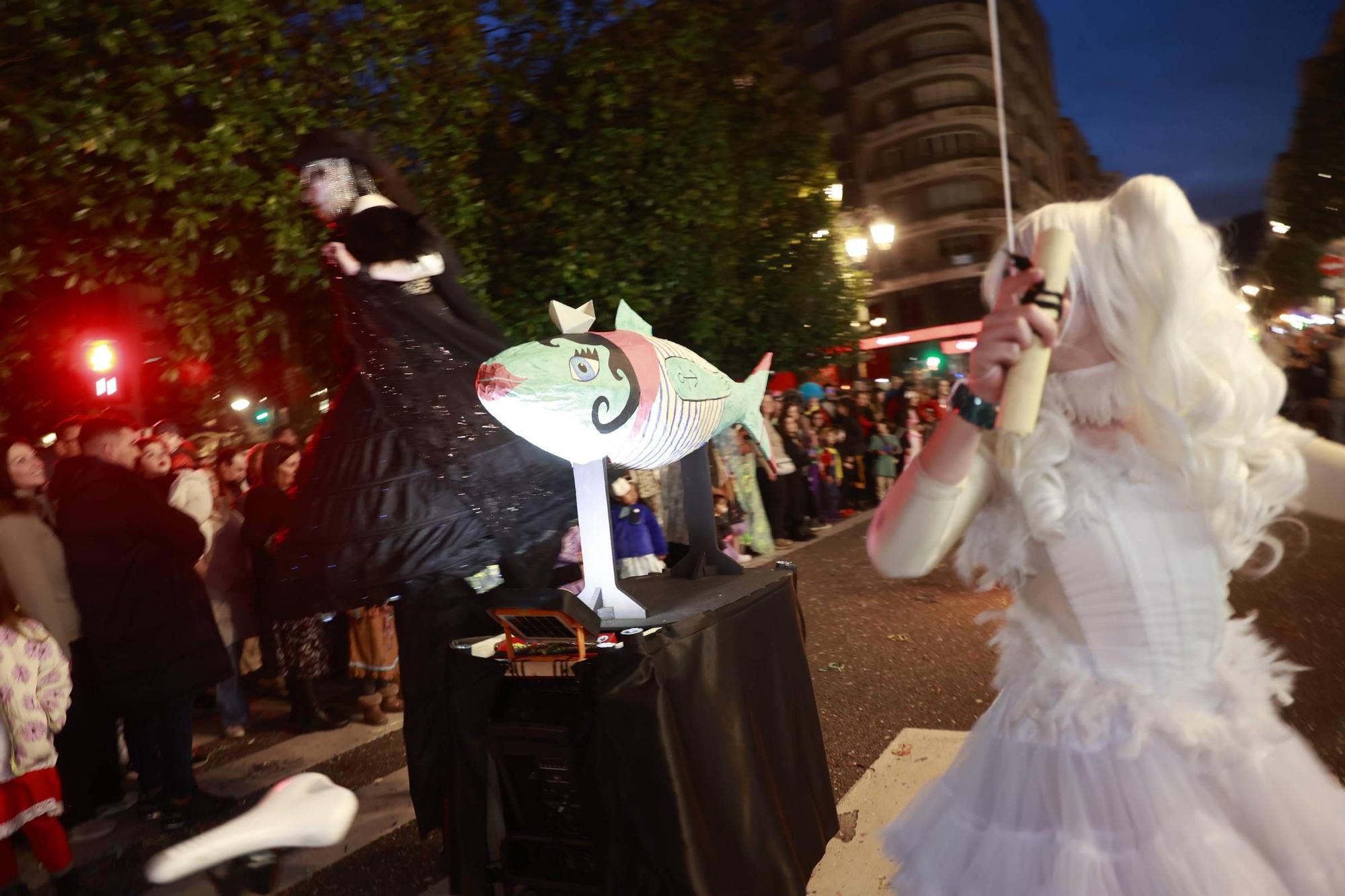 EN IMÁGENES: El Carnaval llena de color y alegría las calles de Oviedo