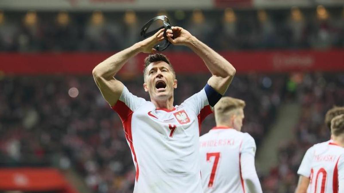 Lewandowski marca un gol trascendental con Polonia