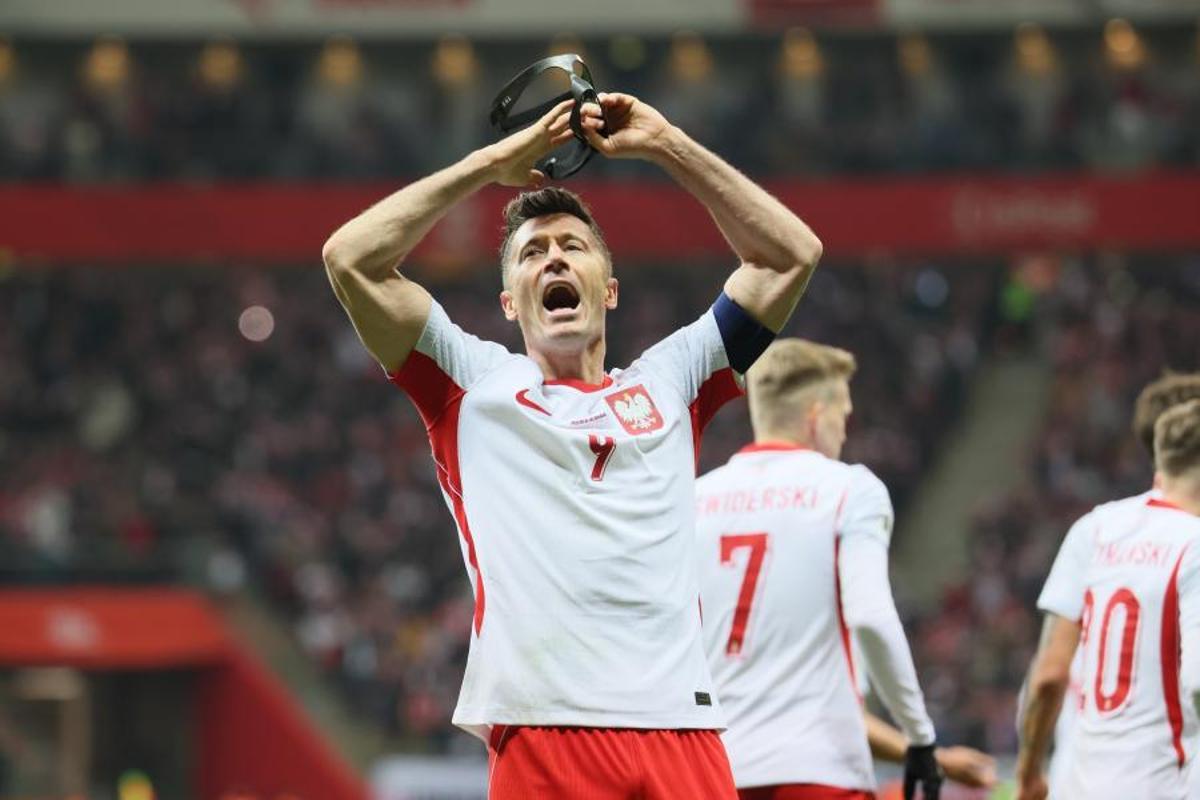 Lewandowski, héroe de Polonia