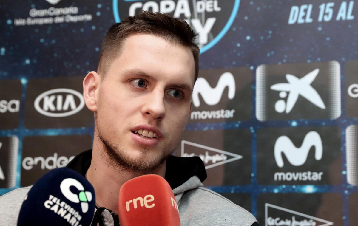 Mateusz Ponitka, durante una rueda de prensa.