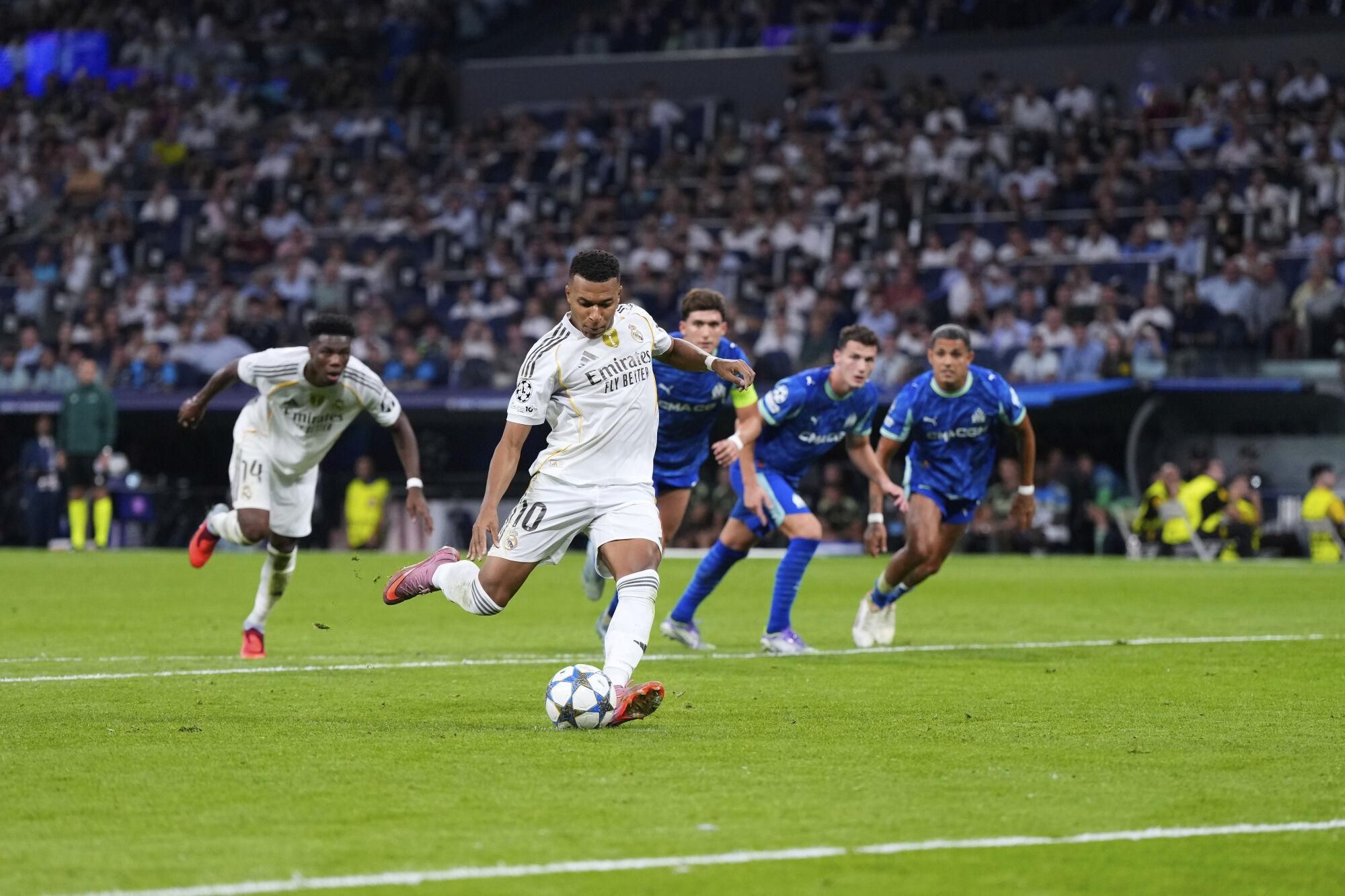 Real Madrid's Kylian Mbappe shoots a penalty kick to score his side's second goal during a Champions League opening phase soccer match between Real Madrid and Marseille at Santiago Bernabeu stadium, in Madrid, Tuesday, Sept. 16, 2025. (AP Photo/Manu Fernandez)