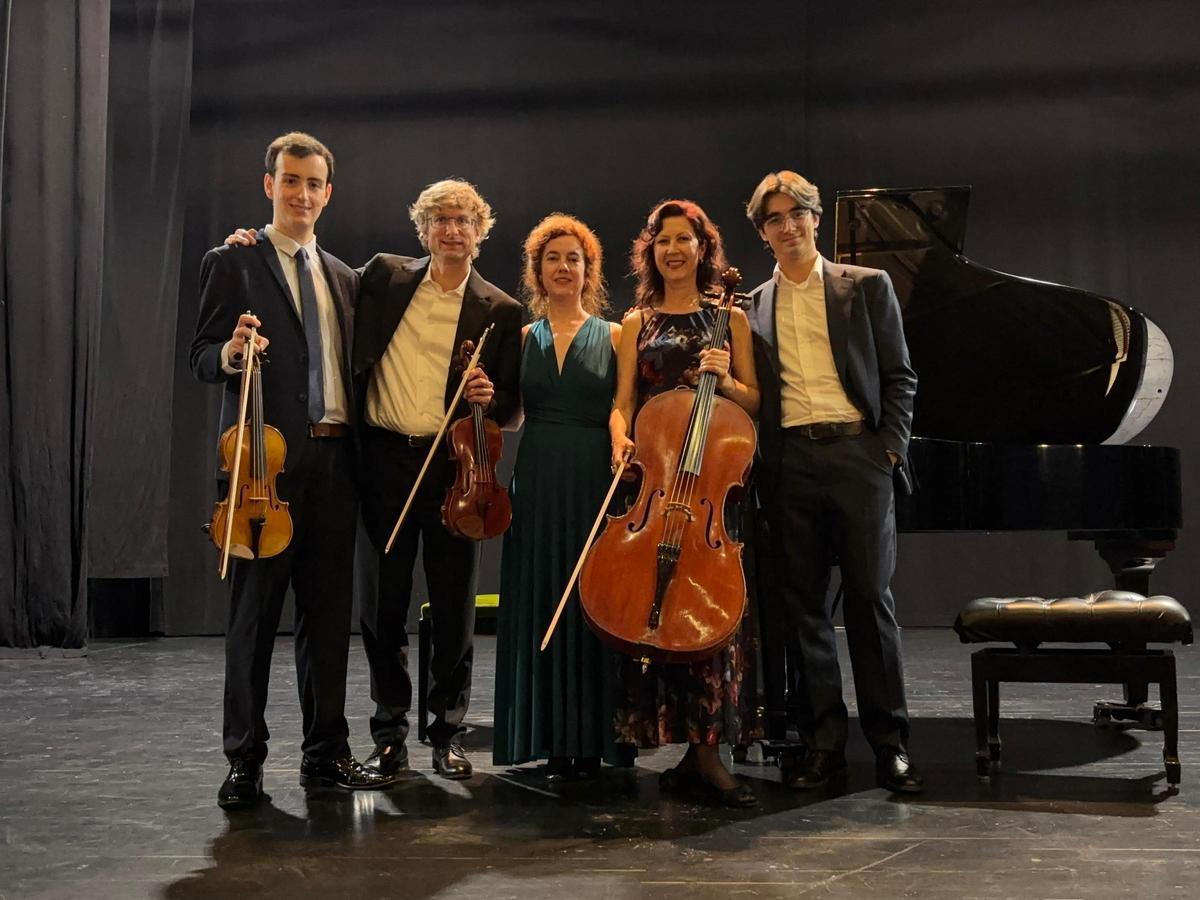 Los músicos, al final del concierto en La Felguera.