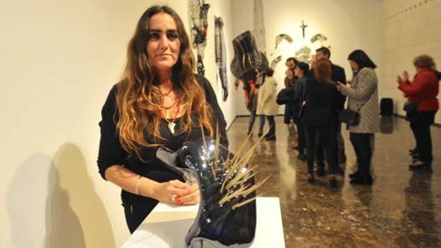 Un instante de la inauguración, ayer, de la exposición de la artista Susana Guerrero en el MACE.