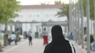 Vox quiere prohibir la entrada de mujeres con burka o niqab a edificios municipales en Orihuela