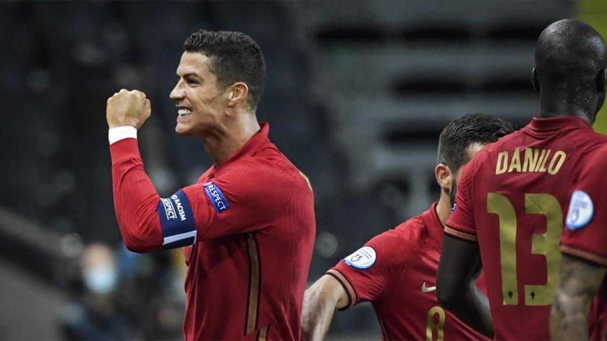 Cristiano ha logrado su gol número 100 con Portugal