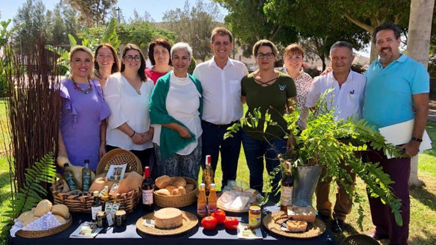 Presentación de la Feria del Sureste con la presencia de Ana Hernández, Santiago Rodríguez y Catalina Suárez.