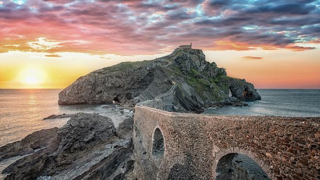 Atardecer en San Juan de Gaztelugatxe