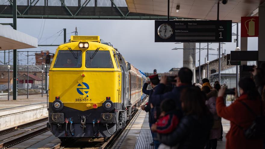 VÍDEO | Viaje por las vías del tiempo: el tren histórico llega a Zamora