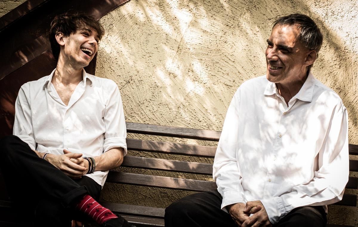 Arnaldo Antunes y Vitor Araújo presentan en Europa 'Lágrimas no mar'.