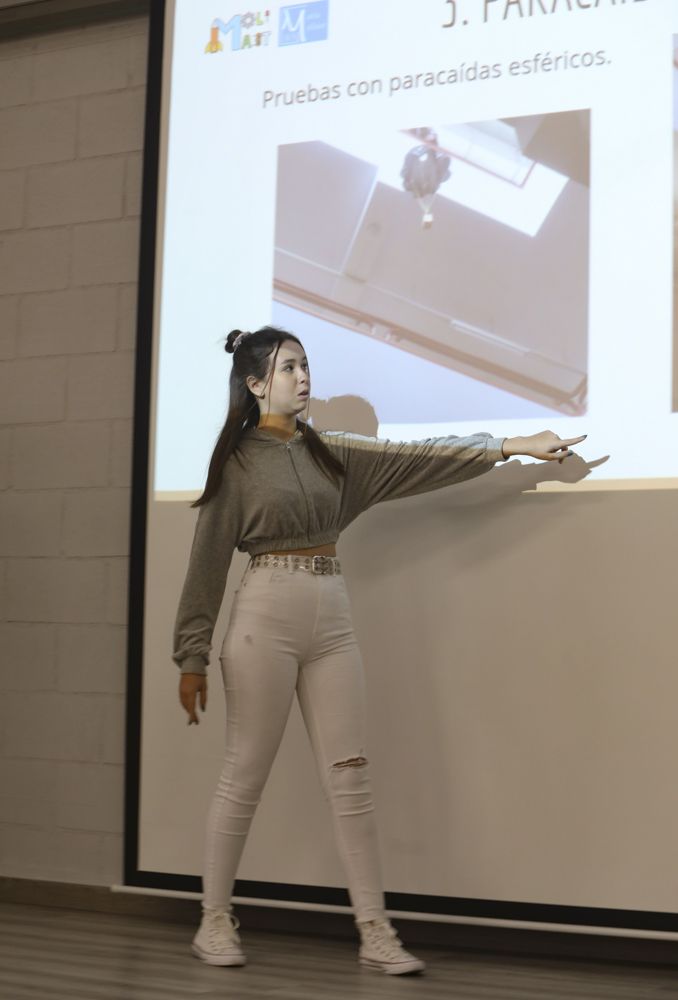 Estudiantes del IES María Moliner del Port de Sagunt presentan un proyecto para lanzar un minisatélite