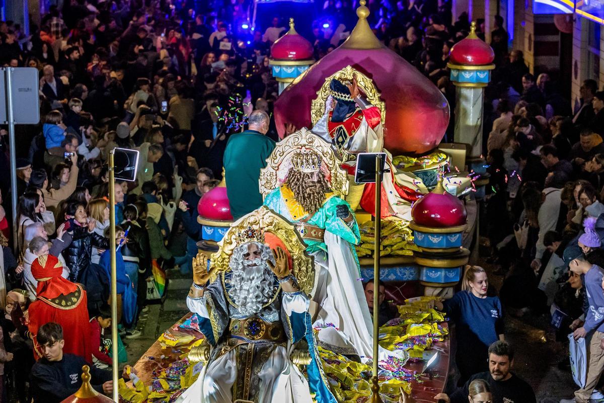 Benidorm celebra la Cabalgata de los Reyes Magos