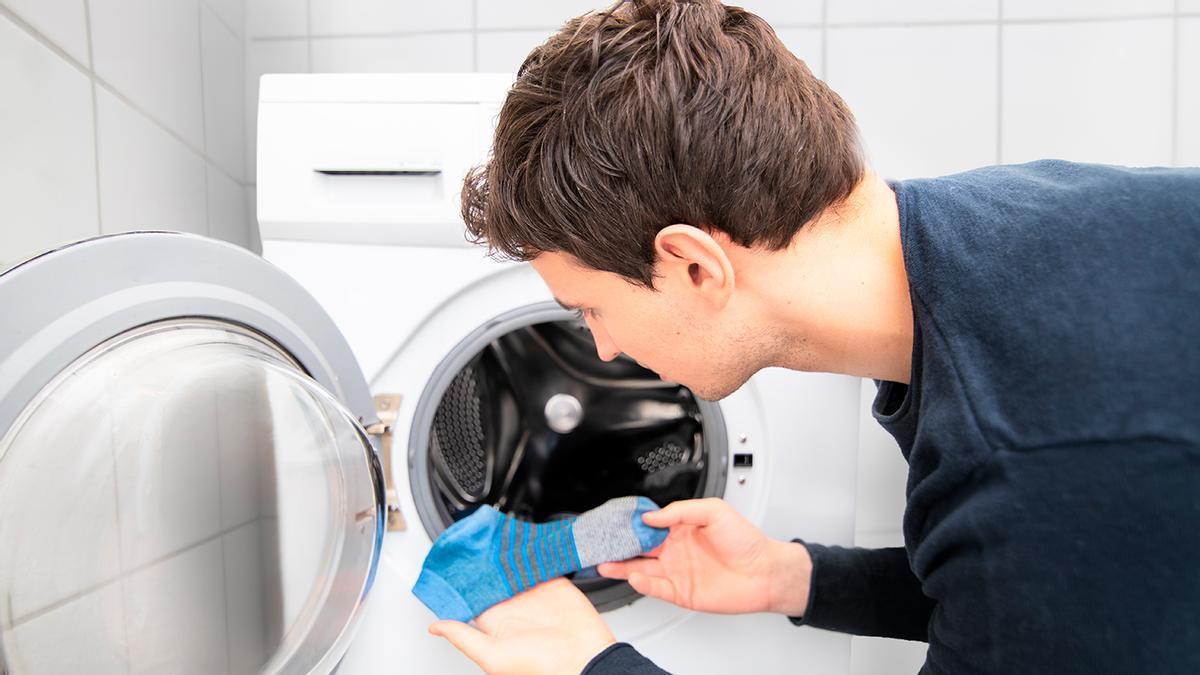 ESTRECHAR CALCETINES | Calcetines duros y más anchos tras salir de la  lavadora: el truco para que estén como el primer día