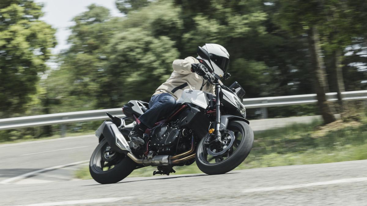 La Honda CB750 Hornet en acción