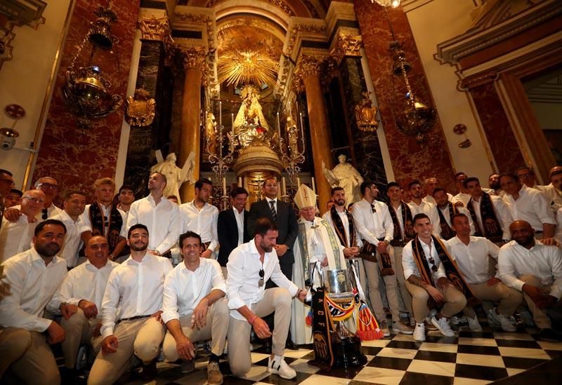 Así han sido las celebraciones del Valencia CF en la Basílica, Generalitat y ayuntamiento