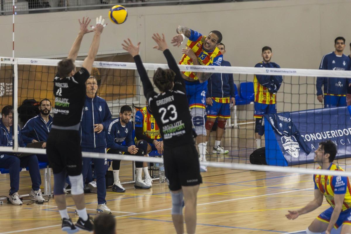 El Léleman Conqueridor hace historia y se mete en octavos de la CEV Challenge Cup El Léleman Conqueridor hace historia y se mete en octavos de la CEV Challenge Cup