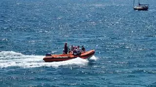 Rescaten una família amb fills menors l'embarcació dels quals va naufragar en la costa del Portitxol de Xàbia