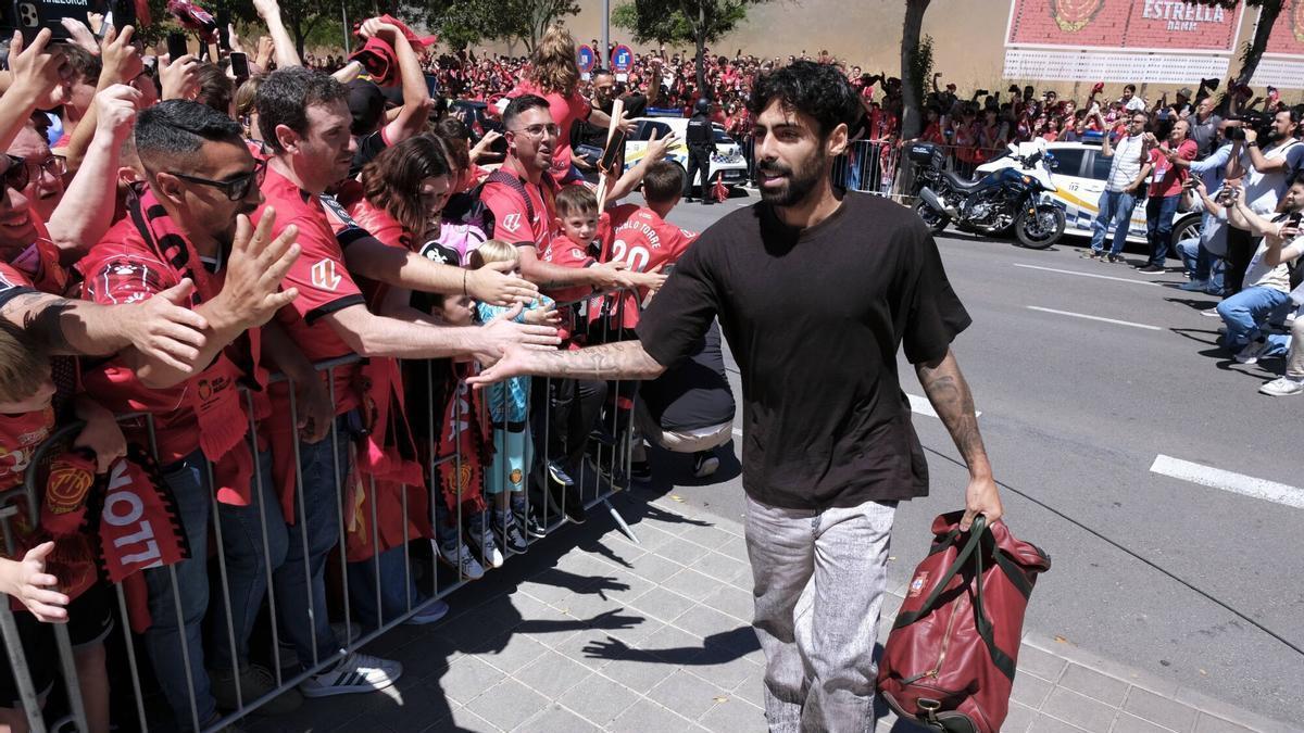 La afición ya recibió multitudinariamente al equipo en el último partido en Son Moix