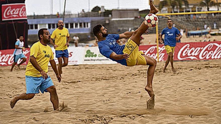 Un momento de la jornada de ayer en la playa de Las Canteras.