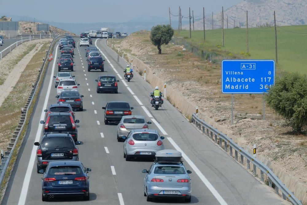 Una colisión entre dos vehículos a la altura de Monforte del Cid ha obstaculizado el tráfico