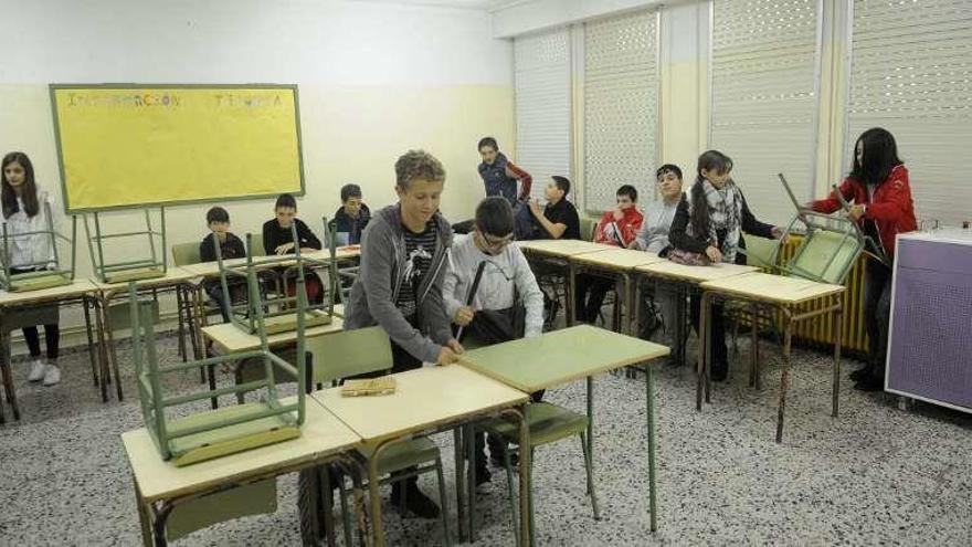 Alumnos de ESO del Castro Alobre el primer día de curso. // N. Parga