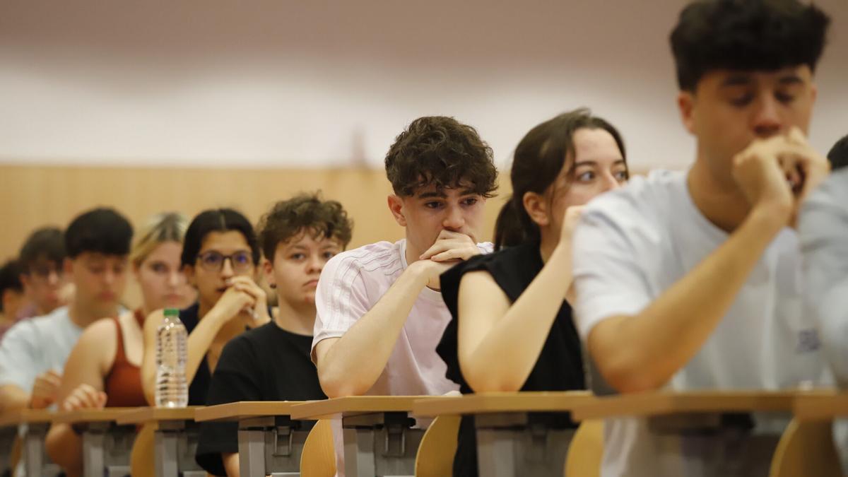 Estudiantes de la Universidad de Córdoba en un examen.