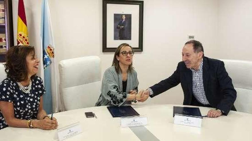 Firma del convenio.  // Brais Lorenzo