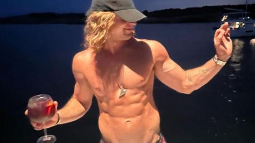 Daniel Sancho durante sus vacaciones en Ibiza en la que estuvo acompañado de Edwin Arrieta