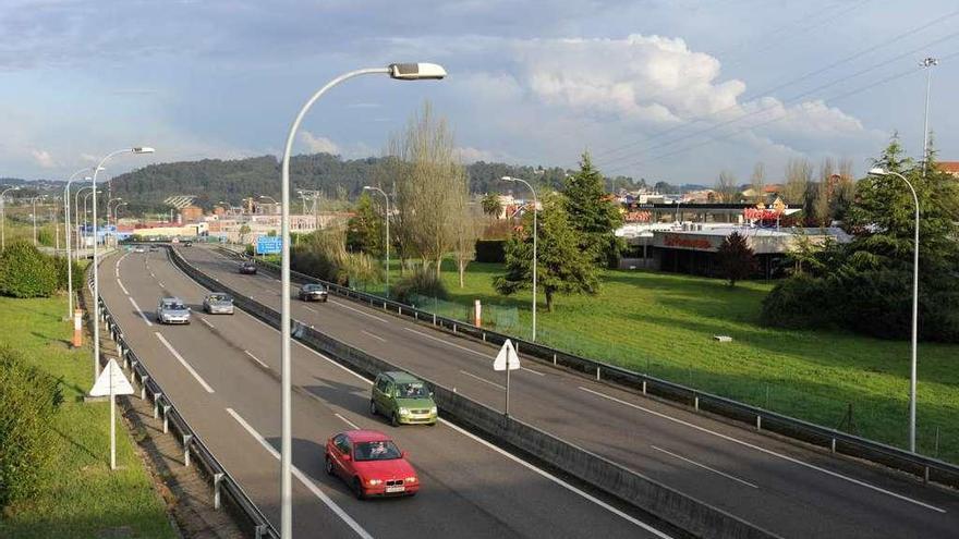 Vista de un tramo de la autopista AP-9 a su paso por O Burgo.