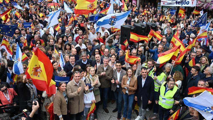 Contrarios a la amnistía se unen en una manifestación en Pontevedra