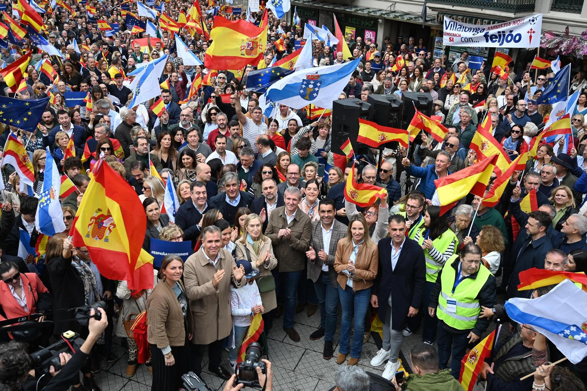 Contrarios a la amnistía se unen en una manifestación en Pontevedra