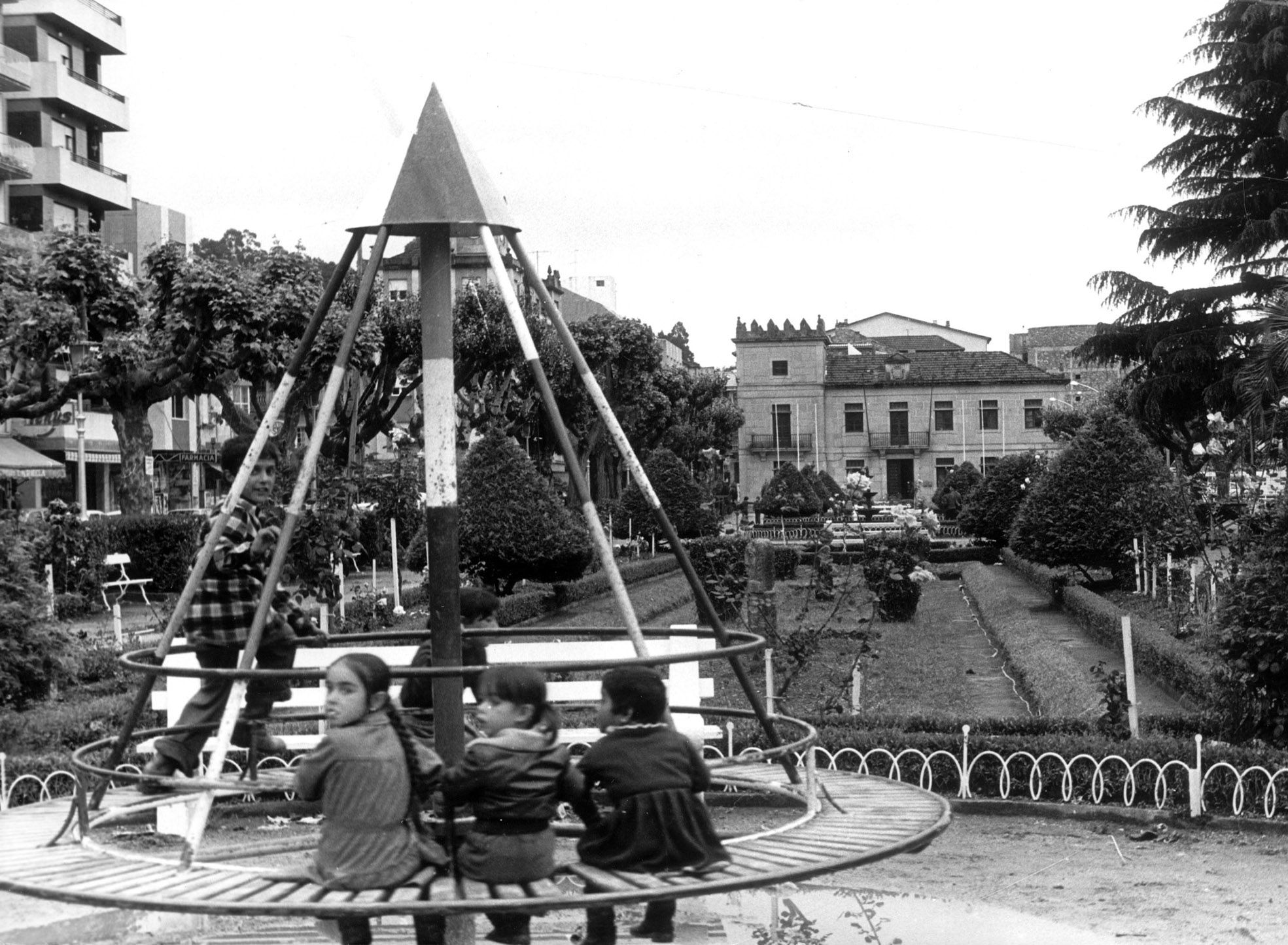 Parque infantil de  Redondela Magar.jpg