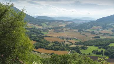 El pueblo abandonado de Navarra que se vende por 1,6 millones tiene una iglesia románica y "agua de manantial"