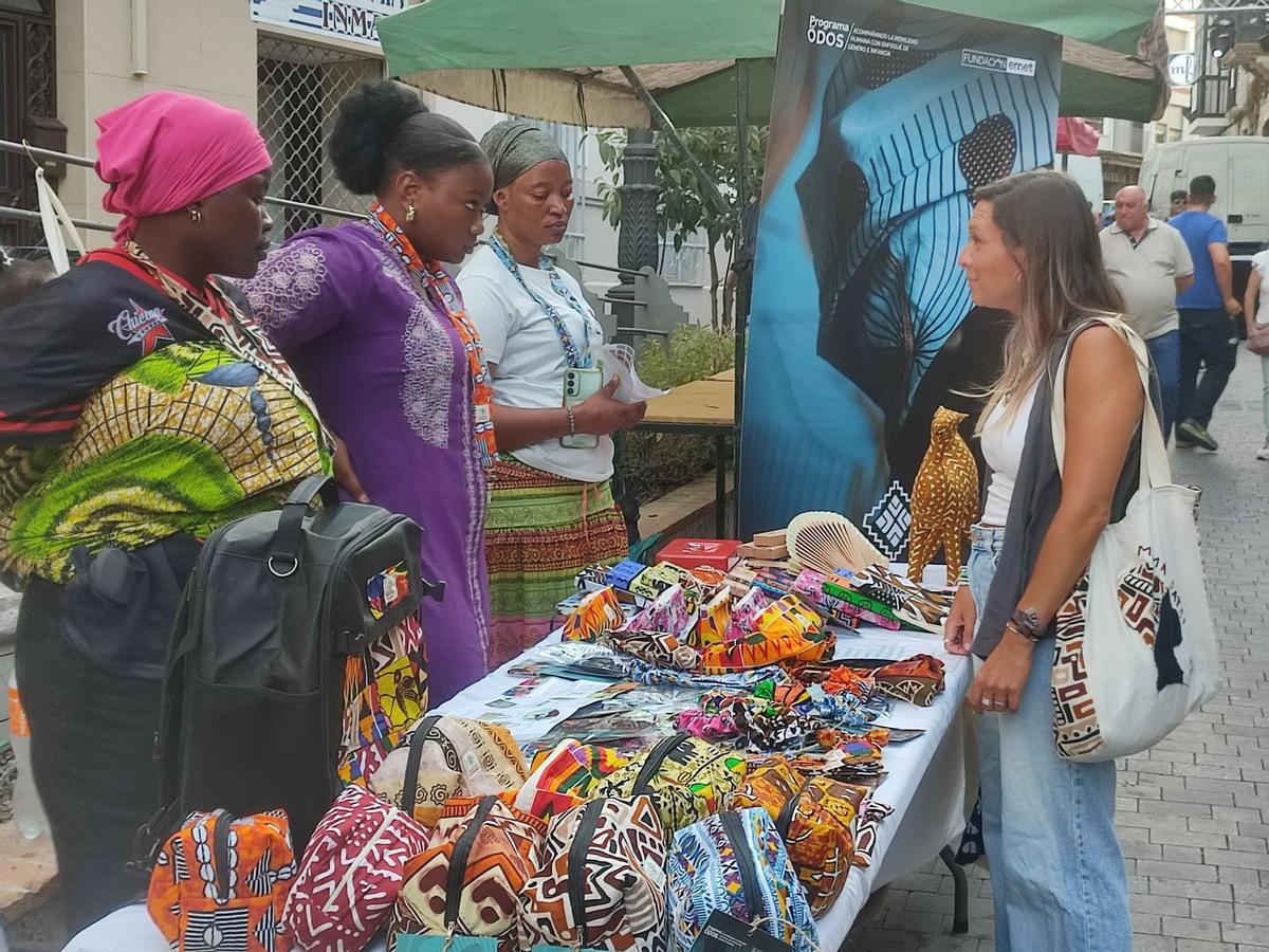 Uno de los puestos que exponen sus productos en el Mercado de Primavera de Baena.