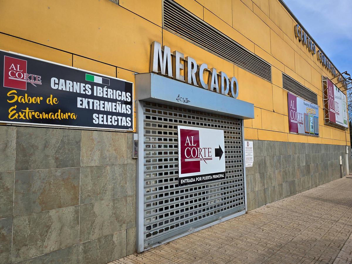 Uno de los accesos al supermercado.