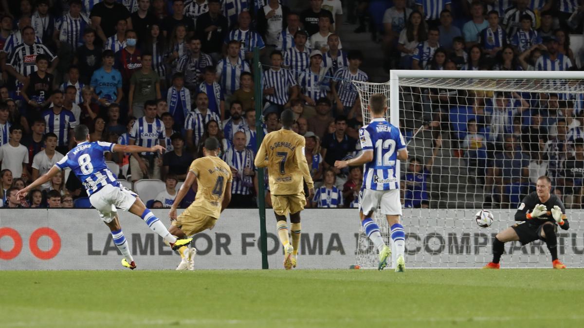 Una acción del Real Sociedad - Barcelona.