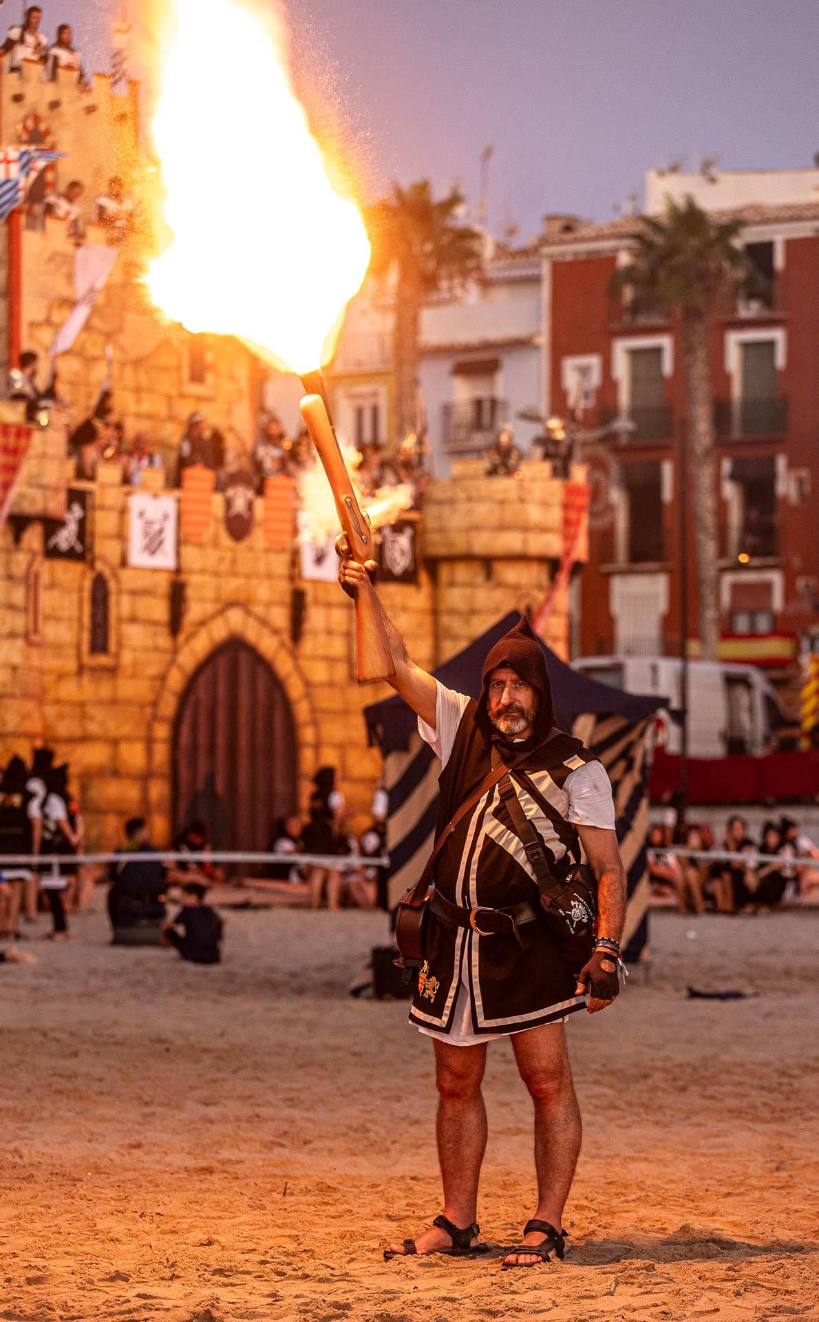 Las imágenes del Desembarco de los Moros y Cristianos de La Vila