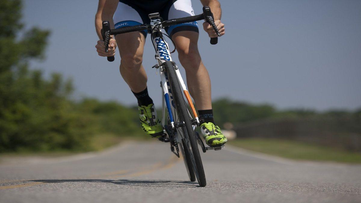 Si adelantas a ciclistas de esta forma, puedes perder el carné de conducir