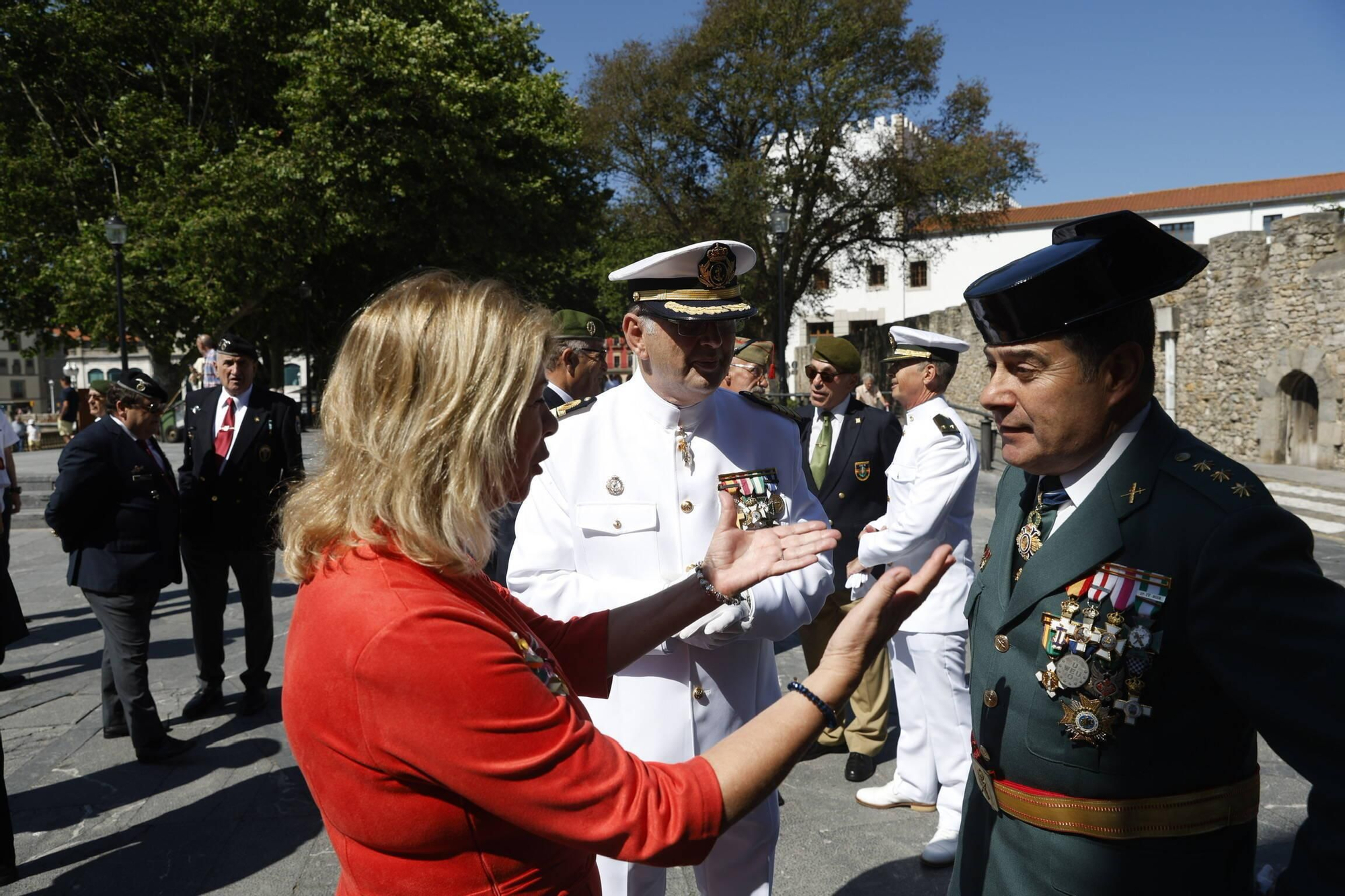 La misa con la Armada y la ofrenda floral del Carmen en Gijón, en imágenes