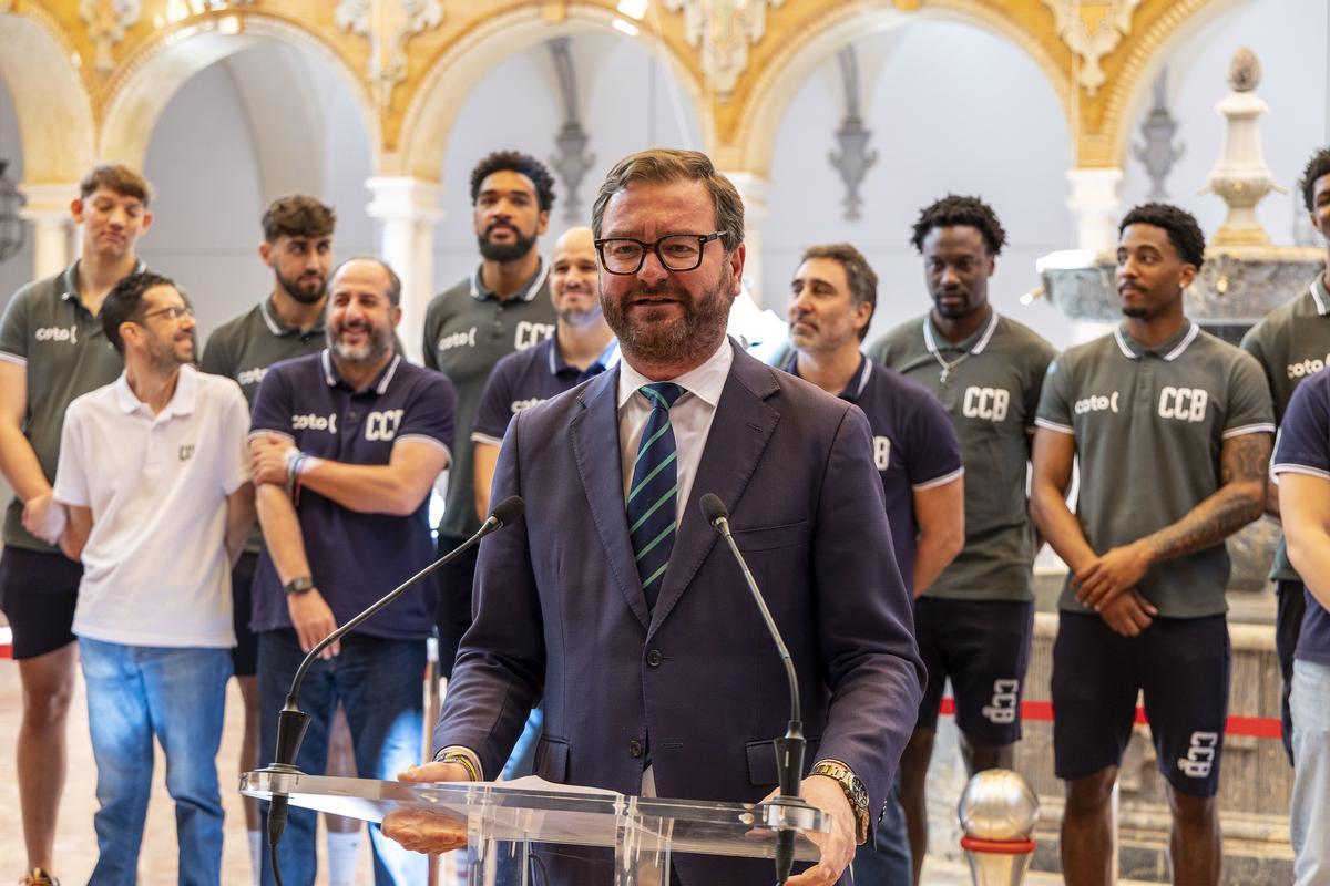 La primera jornada de las visitas institucionales del Coto Córdoba tras el ascenso, en imágenes