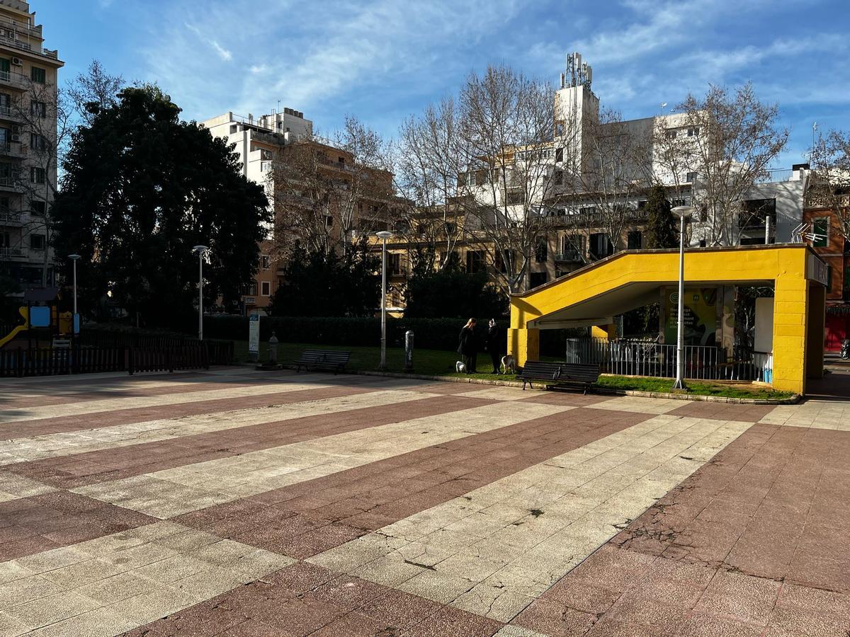 La pérgola se instalará en esta parte de la plaza de los Patines.