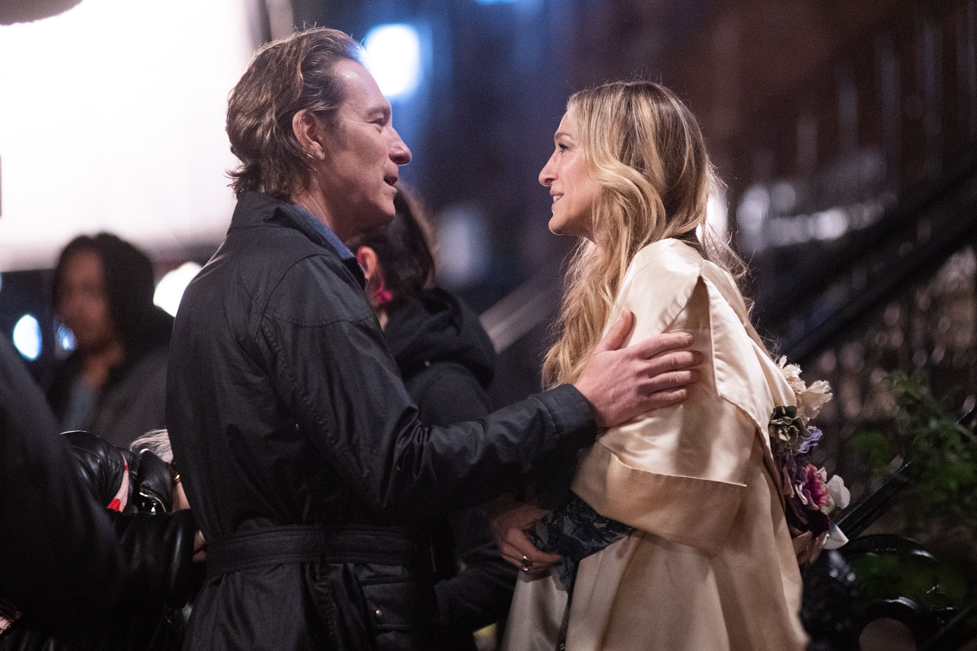 Carrie (Sarah Jessica Parker) y Aidan (John Corbett) en una escena de la segunda temporada de 'And Just Like That'