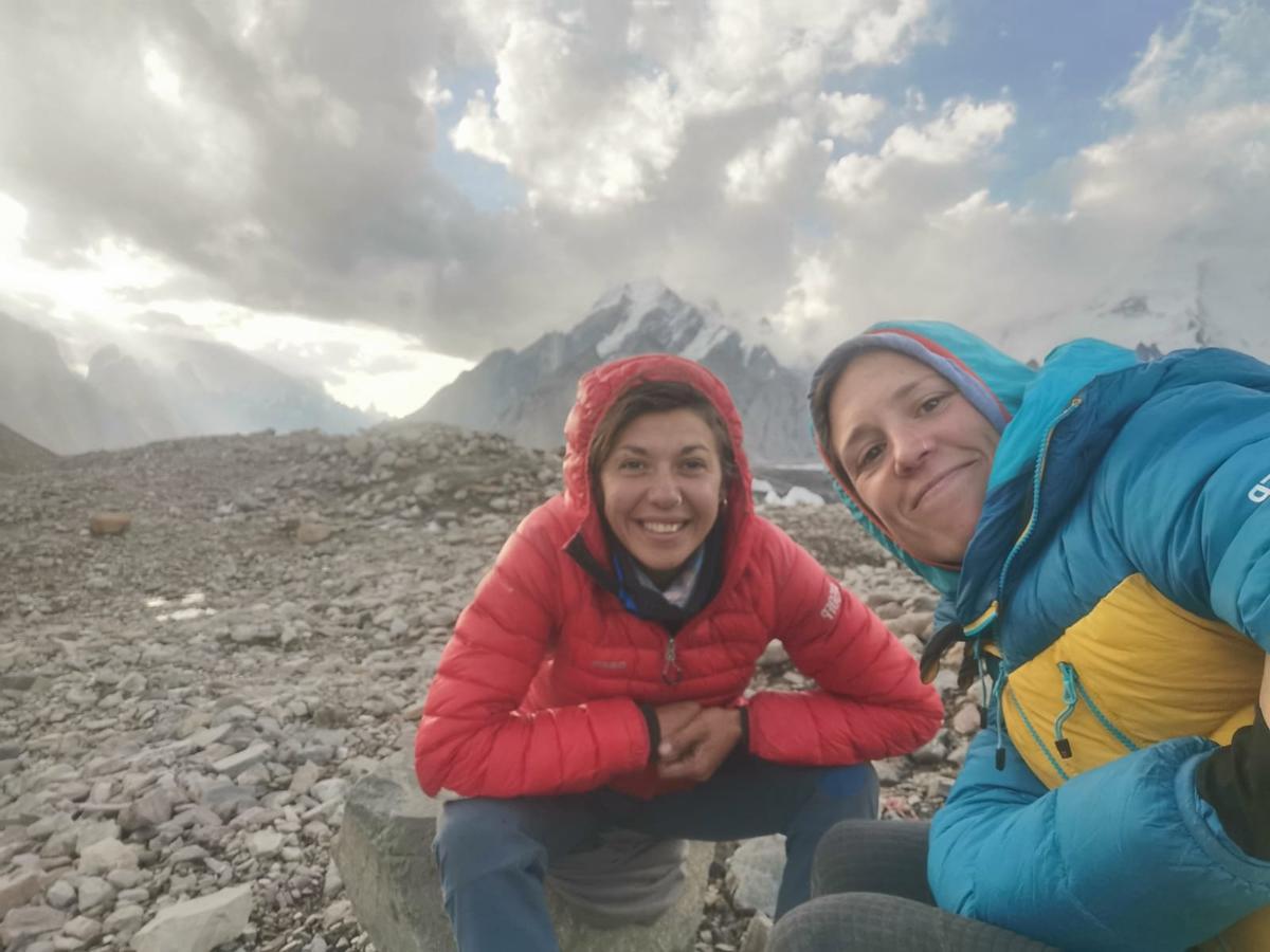 Cordada de Nieves Gil y Lucía Guichot en La Torre Sin Nombre del Karakórum