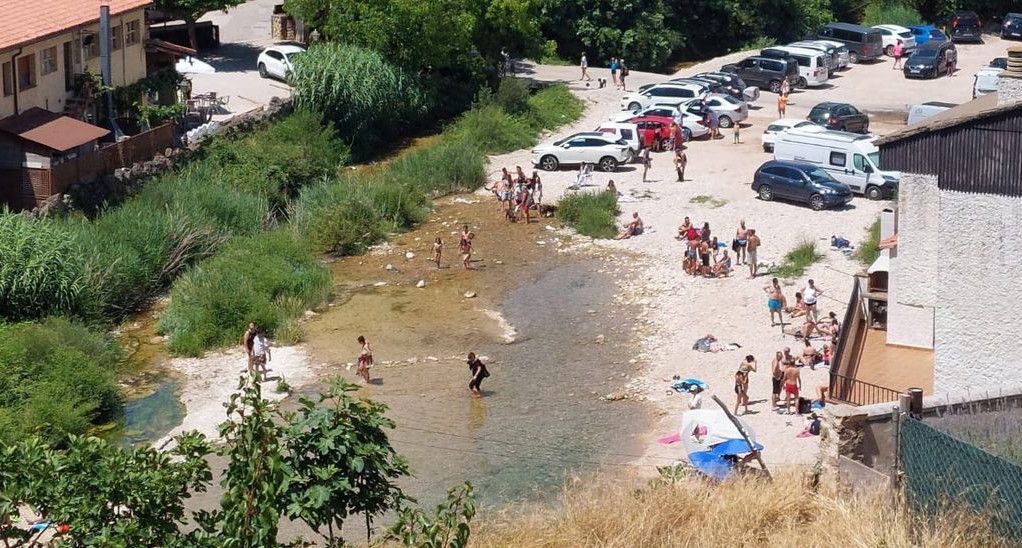 Animación el pasado mes de junio en el Toll de Rabosa y Toscá, en el río Matarraña, junto a Beceite.